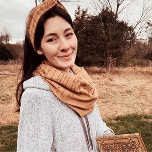 Storiarts Romeo & Juliet infinity scarf